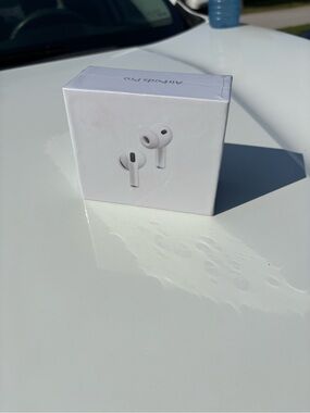 Apple AirPods Pro 3 Earbuds - White